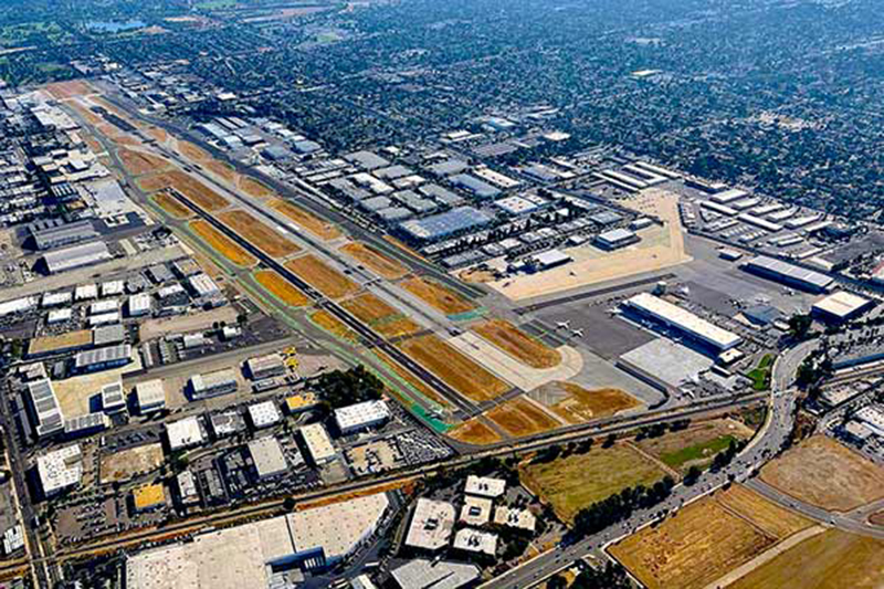 Van Nuys Signature Airport-in-Van-Nuys-CA-2